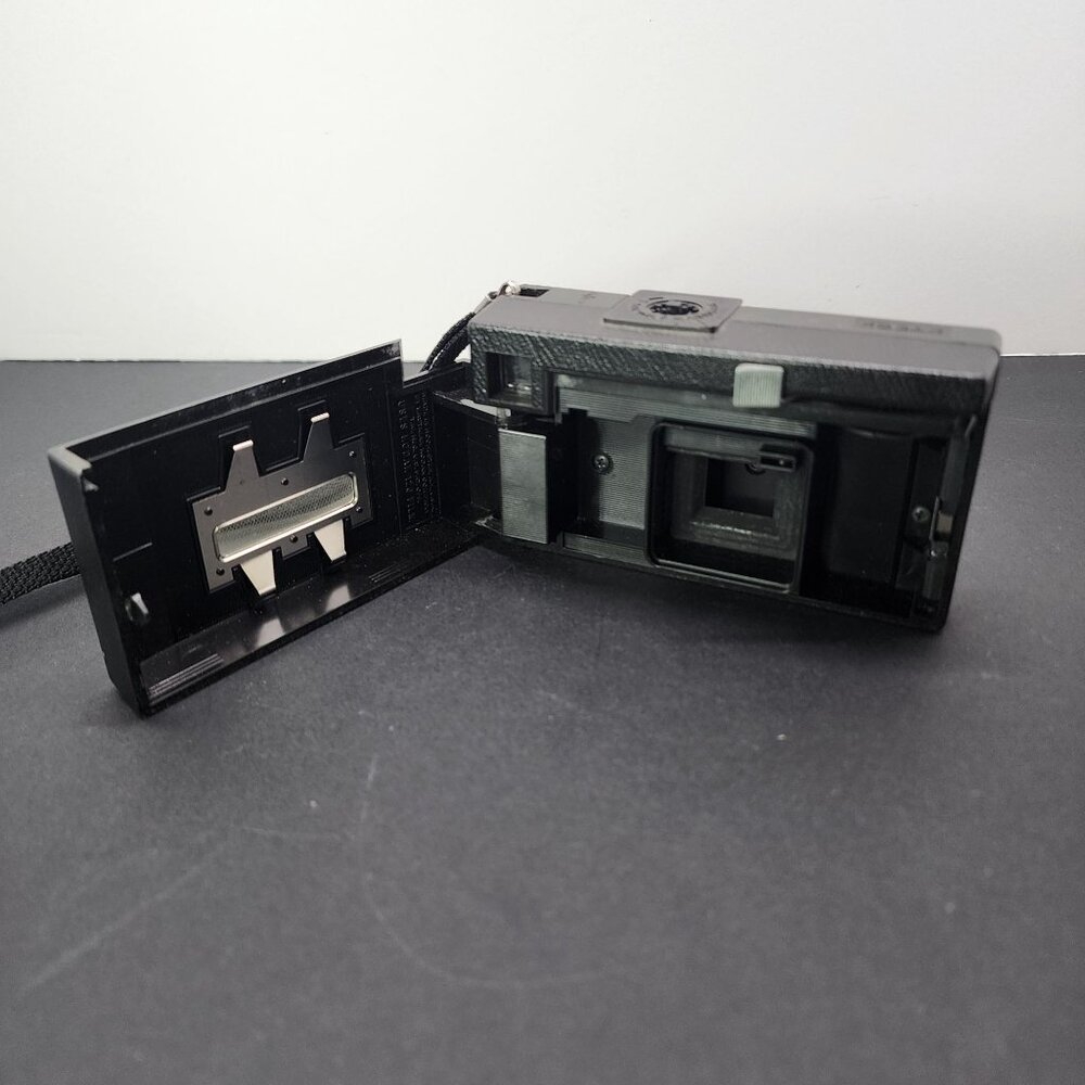 Vintage Kodak Instamic X-15 Film Camera - Not Tested - Sold for Parts Only! - Picture 5 of 9